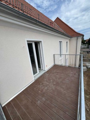 Erstbezug nach Sanierung mit Balkon und EBK: Stilvolle 2,5-Raum-Wohnung mit geh. Innenausstattung