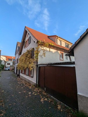 Entkerntes 1-2 Familienhaus mit Baugrundstück