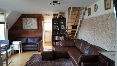 Geschmackvolle, neuwertige 2,5-Zimmer-Maisonette-Wohnung mit geh. Innenausstattung mit Balkon