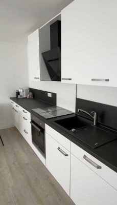 Neubau mit EBK 700 €, 50 m², 2 Zimmer 800€ Warm