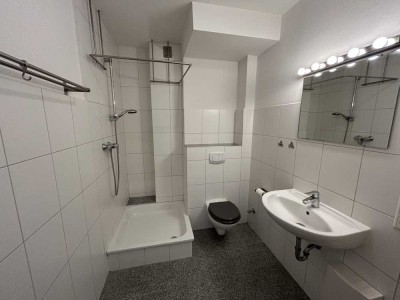 Nähe Uni. Unterer Grifflenberg, 1 Zi., sep. Küche inkl. Single EBK, Duschbad und Gartennutzung.