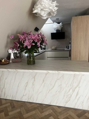 Freundliche 4-Zimmer-Maisonette-Wohnung mit Balkon und Einbauküche in Delbrück