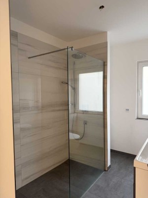 Moderne 3,5 Zimmer Erdgeschosswohnung mit großem Balkon im Zentrum von Siegburg