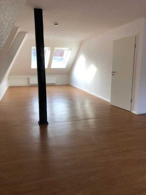 Attraktive, zentral gelegene DG-Wohnung im Südviertel, 3,5 Raum, ideal für ruhiges Paar!