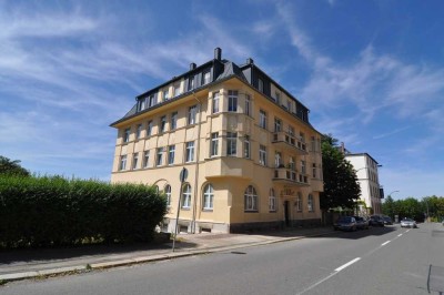 Schöne, gemütliche 3 Zimmer Wohnung im Dachgeschoss - Bad mit Fenster-Einbauküche