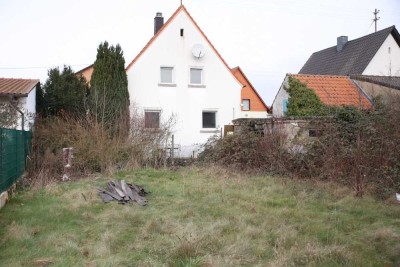 Sanierungsbedürftiges Einfamilienhaus mit großzügigem Garten von privat zu verkaufen