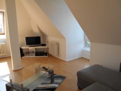 1,5 Zimmer Maisonette Dachgeschosswohnung mit EBK und Wannenbad