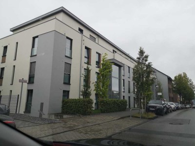 Schöne 2 Zimmer Wohnung mit Tiefgaragenstellplatz