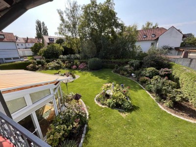 4,5-Zi.Whg. mit 30qm idyllischem Dachgarten im Rgbger Süden