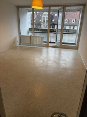 **Frisch renoviertes City-Apartment mit Balkon und neuer Einbauküche in zentraler Lage in Linden**