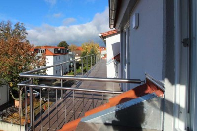 Moderne Wohnung mit Balkon und EBK in zentraler Lage.