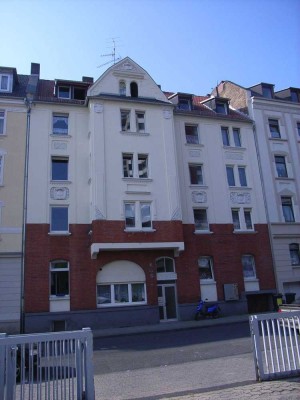 Renovierte 2 Zimmer Wohnung in Wiesbaden Biebrich