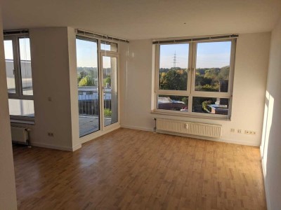 Dachgeschosswohnung mit modernem Bad mit Balkon und EBK in Neuss