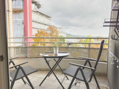 Frisch renovierte teilmöblierte Wohnung - Zentral, praktisch und mit toller Aussicht
