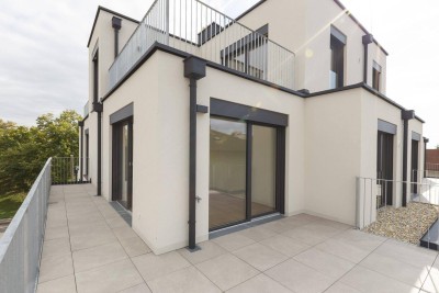 Imposante Dachgeschosswohnung mit zwei Terrassen und drei Zimmer