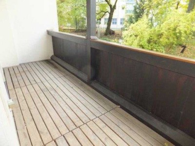SOFORT BEZIEHBAR: Großzügige 2-Z-Wohnung m. EBK, geräumigen Balkon und Aufzug in Traumlage in Gohlis