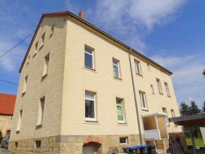 DOHMA: Gemütliche 2-Zimmer-Wohnung mit Laminatboden, separater Küche und Badewanne im Hochparterre