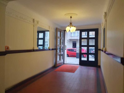 Bezugsfrei - 2 Zi Charlottenburger Altbau nahe Schlosspark u. Spree, VH Balkon u. Aufzug