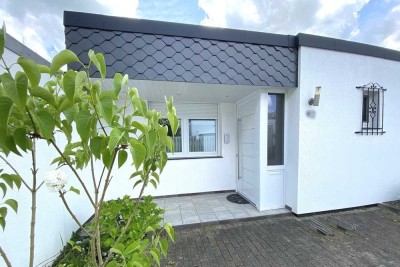 Schöner, modernisierter Gartenhof-Bungalow mit Garage in Kiel-Elmschenhagen