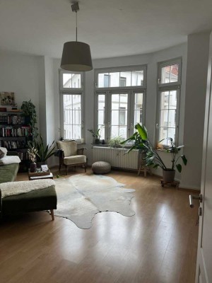 Wunderschöne Wohnung in saniertem Altbau zu vermieten!