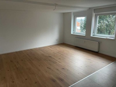 Helle und geräumige 2 Zi. Wohnung mit Einbauküche und Keller