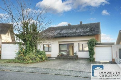 Gepflegtes Mehrfamilienhaus mit drei separat zugänglichen Wohnungen in ansprechender Wohnlage!