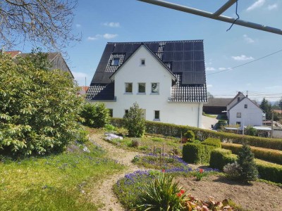 Solarhaus nach Sanierung mit Balkon: schöne 3-Zimmer-EG-Wohnung in Lützelburg