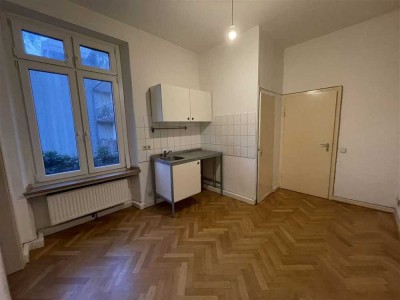 Ab sofort frei! 2-Zi-Altbau-Whg mit Kitchenette