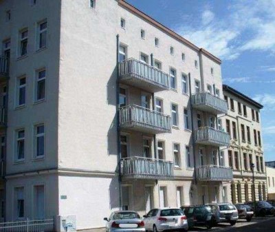 Große 2-Raum-Wohnung mit Balkon in Sudenburg freut sich auf neue Mieter!