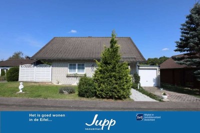 Gepflegtes Einfamilienhaus mit Garage und Garten, Schmidtheim (12)