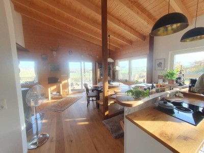 Wenn Wohnen zur Auszeit wird – Holzhaus mit traumhaftem Blick über den Itzgrund