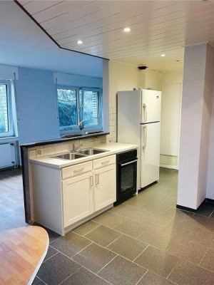 Attraktive Anliegerwohnung mit Terrasse, Gartenhaus und Stellplatz