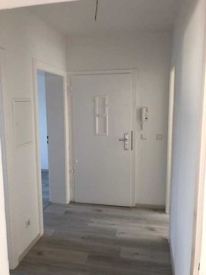 2 ZIMMER WOHNUNG MIT BALKON IM MEDIENHAFEN ZU VERMIETEN.