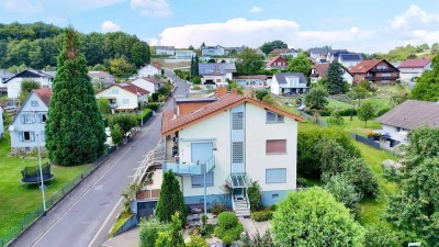 Erdgeschoss Wohnung  (3 Einheiten, EG & OG) / Garagen / Balkon / Stellplatz