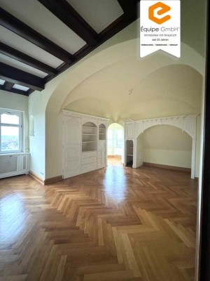 Einzigartige 3,5-RW in traumhafter Lage mit Panoramablick über die Elbwiesen!