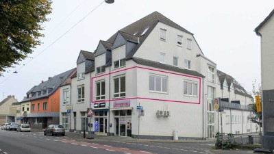Helle frisch renovierte 3-Zimmer-Wohnung mit neuer Einbauküche, Tiefgaragenstellplatz und Top-Lage