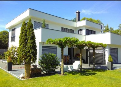 *Moderne Villa in Seen-Lage + zus. Baugenehm., 15 Min. vor Potsdams Zentrum