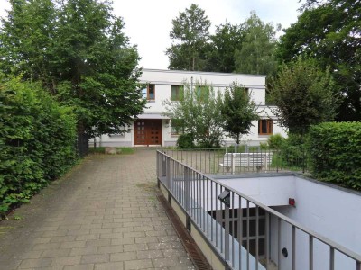 Lichtdurchflutete 4-Zimmer-Wohnung:  Hohe Räume – West-Terrasse - großer privater Garten