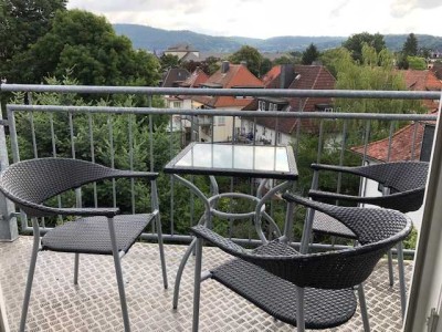 Südviertel-Kernstadt, Kleine, helle, gepflegte 2ZKB, Balkon, DG, Holzdielen und Blick auf das Schloß