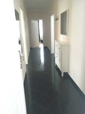 Möblierte 4 Zimmer Wohnung in Rödelheim im 1. OG