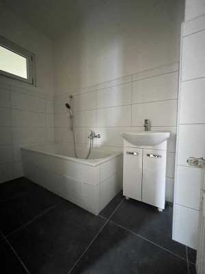 Erstbezug nach Sanierung - Großzügige 3-Raumwohnung in Zwickau-Nord im DG