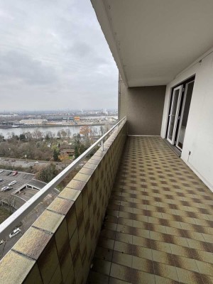 2-Zimmer-Wohntraum über den Dächern Frankfurts – Leerstehend & bereit für neue Ideen