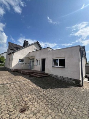Arbeiten und Wohnen unter einem Dach - XXL Garage und Dachterasse