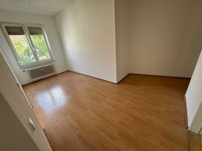 Geschmackvolle, sanierte 2,5-Raum-Wohnung mit Balkon in Pforzheim