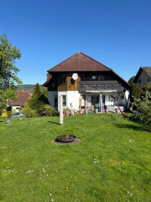 ***Zweifamilienhaus auf eingewachsenem XL-Grundstück in herrlicher Lage**