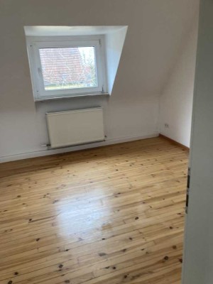 Gepflegte Dachgeschosswohnung in Saarbrücken, Borsigstraße 1