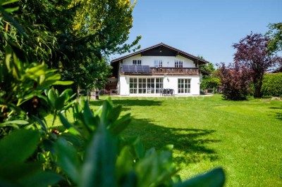 Sonniges Einfamilienhaus mit parkähnlichem Grundstück