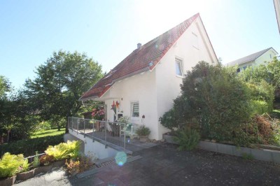 *** Freistehendes Einfamilienhaus mit Garten und Garage ***