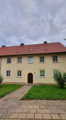 Modernisierte 2 Zimmer Wohnung mit Einbauküche und Hausmeisterservice in Bad Lauchstädt zu vermieten