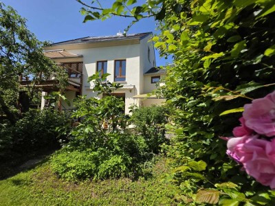 Gemütliches Zuhause mit Atelier mitten im Grünen